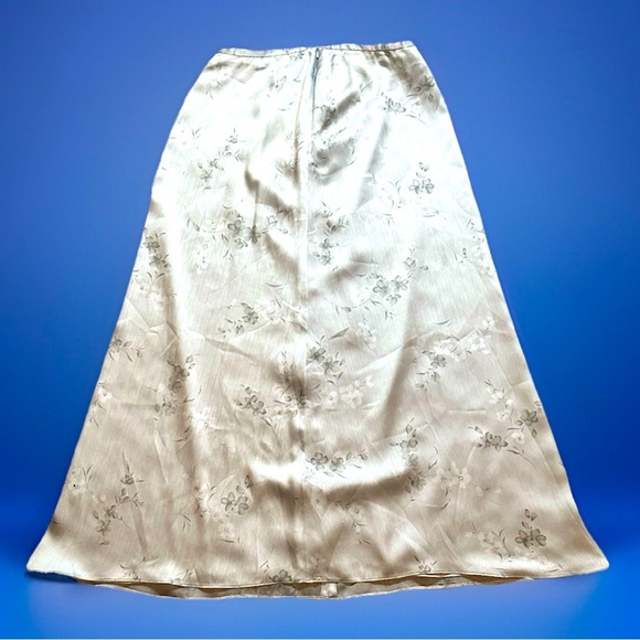 Elegant and Classy Rena Rowan size 12 silver floral skirt soft Long maxi Length - Picture 5 of 5